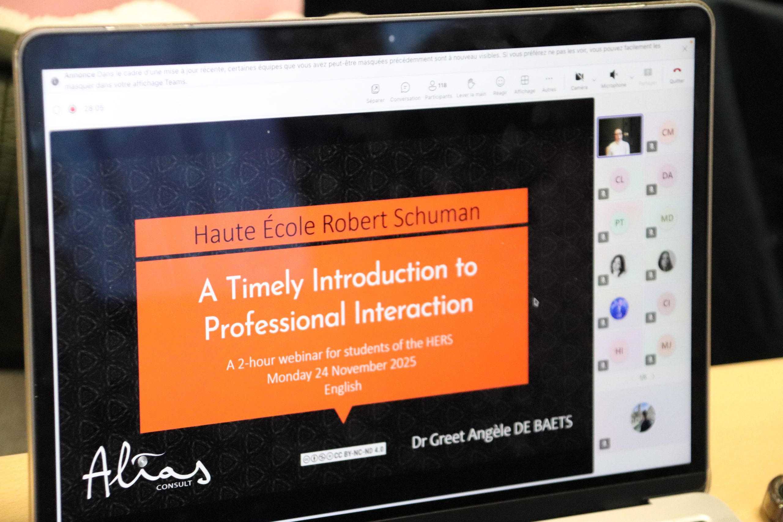 Des conférences multilingues pour renforcer les compétences en communication